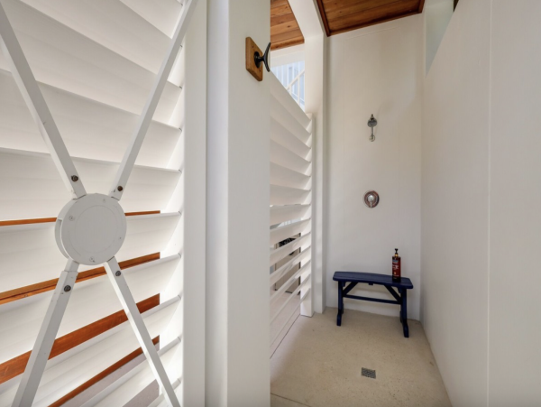 Beachside Four Bedrooms Vacation Home in Anna Maria